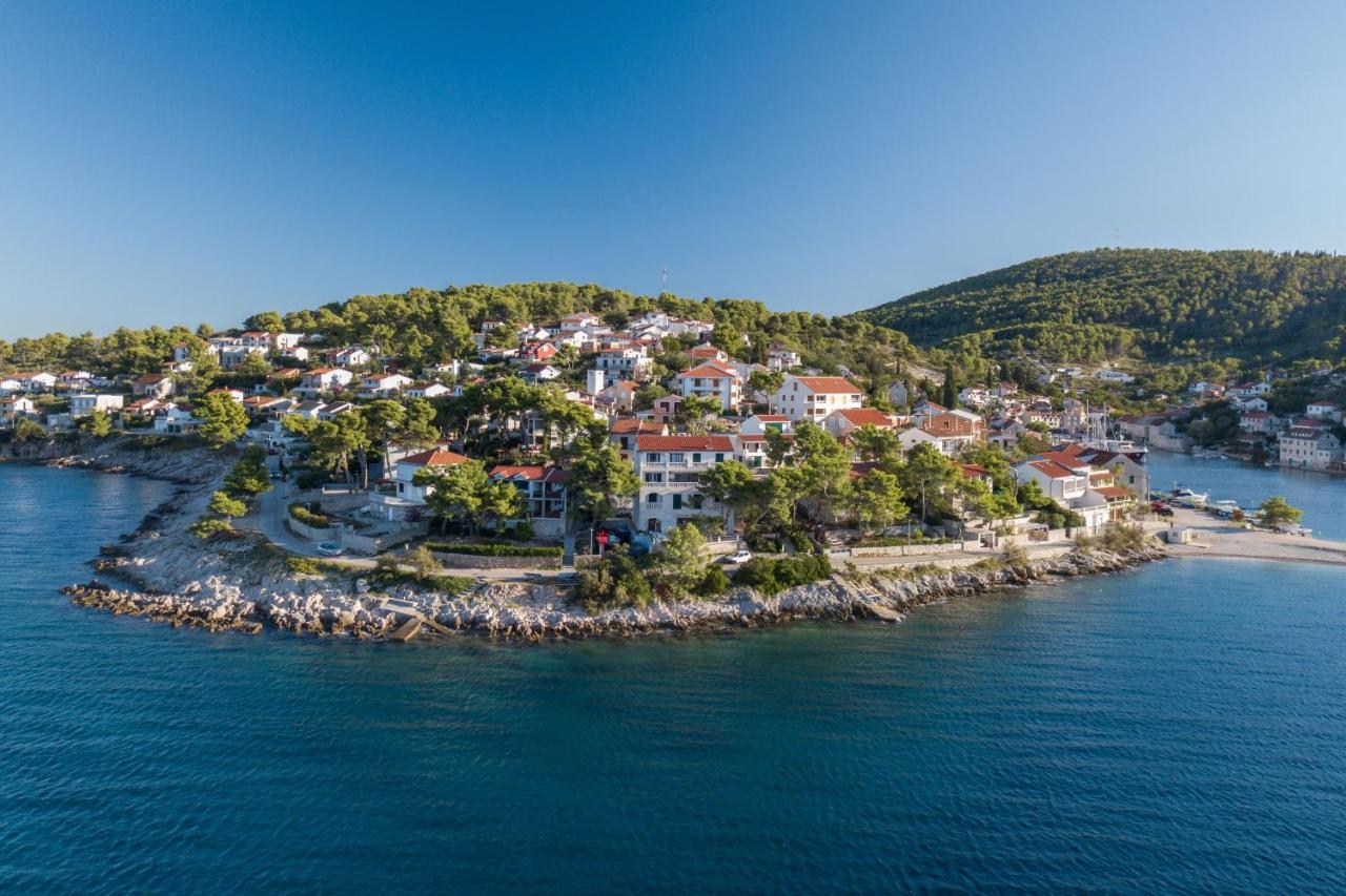 Apartments By The Sea Stomorska, Solta - 5190 Exterior foto
